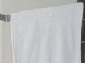 Designerska suszarka na ręczniki, elektryczna, z akumulatorem ciepła - STONEHENGE Vertical